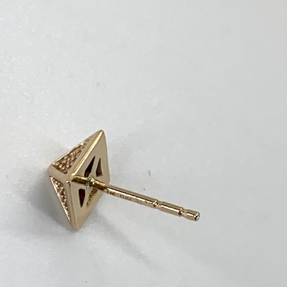💕x3HP💕14k gold Diamond pyramid stud earrings - Picture 6 of 9